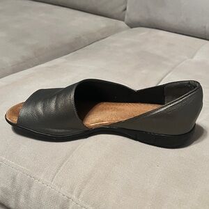 Figura Chic Silver Women's Flats